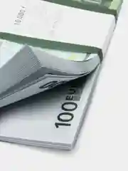 Пачка купюр 100 евро