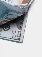 Пачка купюр 100 долларов