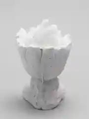 Белый кашпо "Малыш Грут"
