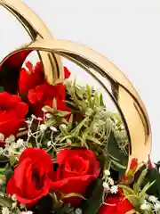 Белый кольца на крышу Элит, с красными цветами