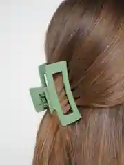 Зеленый крабик для волос