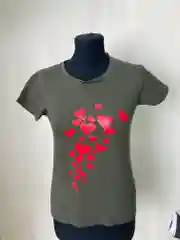 Зелёный хаки футболка женская