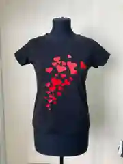 Черный футболка женская
