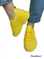 Женские кроссовки