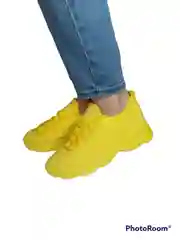 Женские кроссовки
