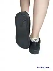 Женские кроссовки