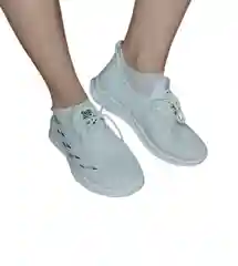 Женские кроссовки
