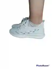 Женские кроссовки