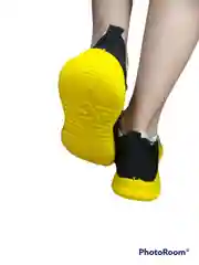Женские кроссовки
