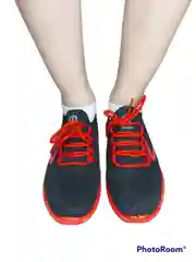 Женские кроссовки