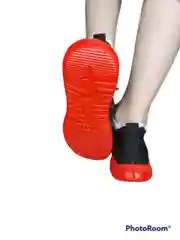 Женские кроссовки