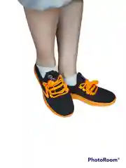 Женские кроссовки