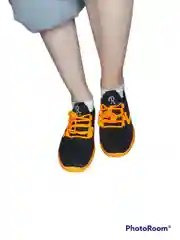 Женские кроссовки