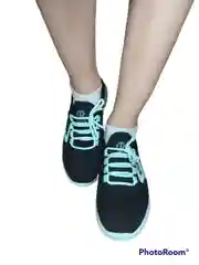 Женские кроссовки