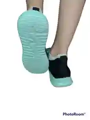 Женские кроссовки