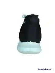 Женские кроссовки