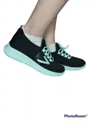 Женские кроссовки