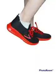 Женские кроссовки
