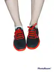 Женские кроссовки