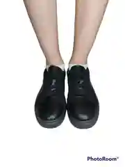 Женские кроссовки