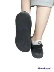 Женские кроссовки