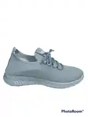 Женские кроссовки