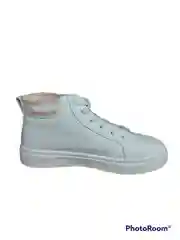 Женские кроссовки