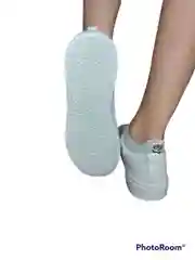 Женские кроссовки