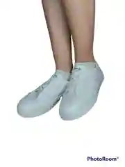 Женские кроссовки