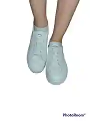 Женские кроссовки