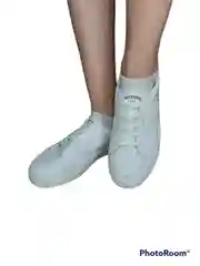 Женские кроссовки
