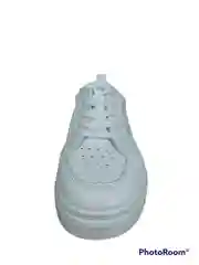 Женские кроссовки