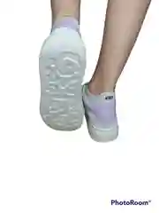 Женские кроссовки