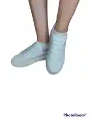 Женские кроссовки