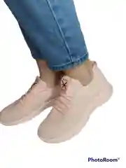 Женские кроссовки