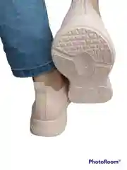 Женские кроссовки