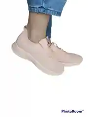 Женские кроссовки