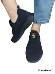 Женские кроссовки