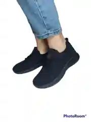 Женские кроссовки