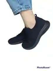 Женские кроссовки