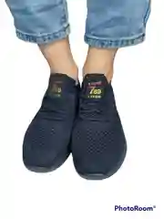 Женские кроссовки