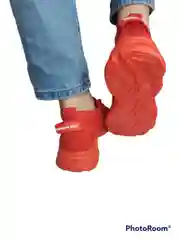 Женские кроссовки