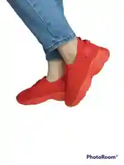 Женские кроссовки