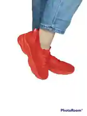 Женские кроссовки