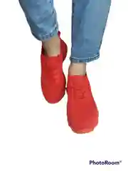 Женские кроссовки