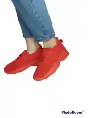 Женские кроссовки