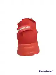 Женские кроссовки