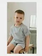 Лавандовый детский костюм унисекс: футболка и шорты
