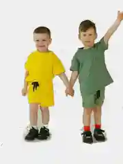 Лавандовый детский костюм унисекс: футболка и шорты