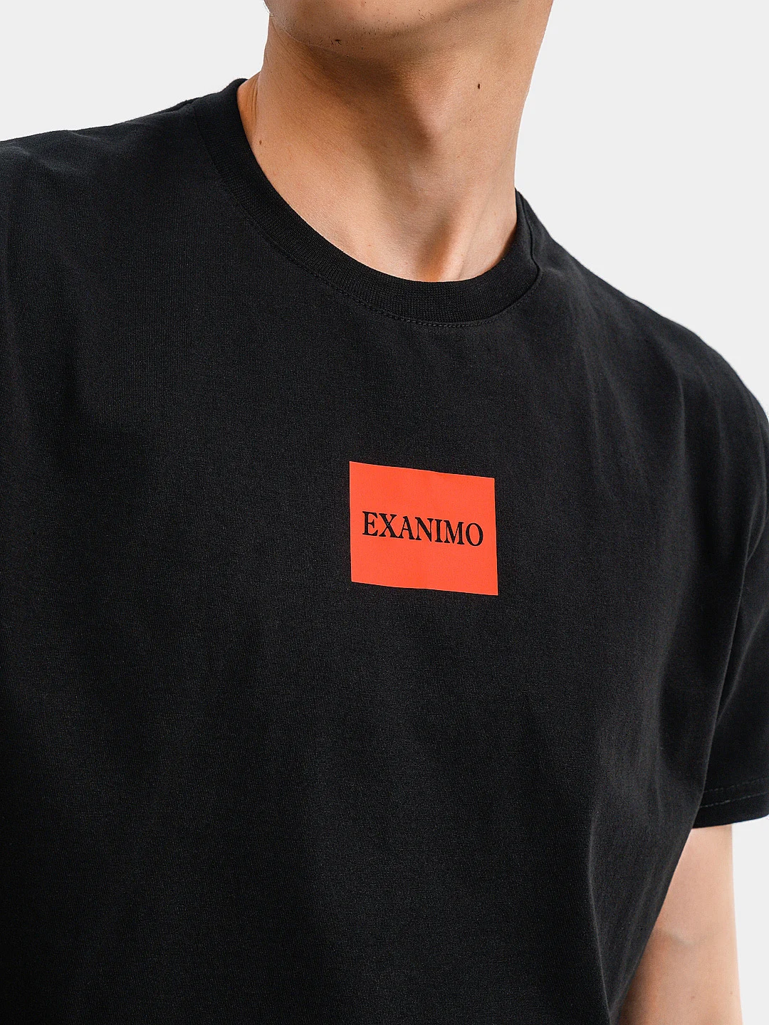 Черный футболка EXANIMO